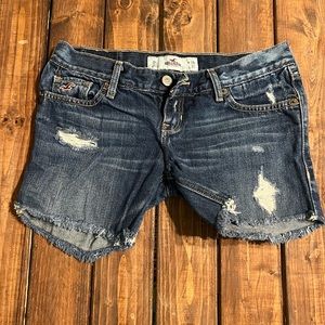 Hollister denim shorts/ Waist 24 / Length 31